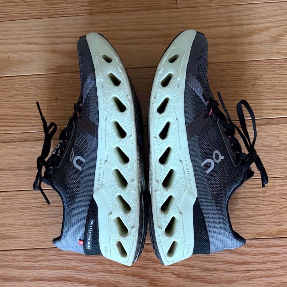 On clouds Running Black and mint Athletic Shoes